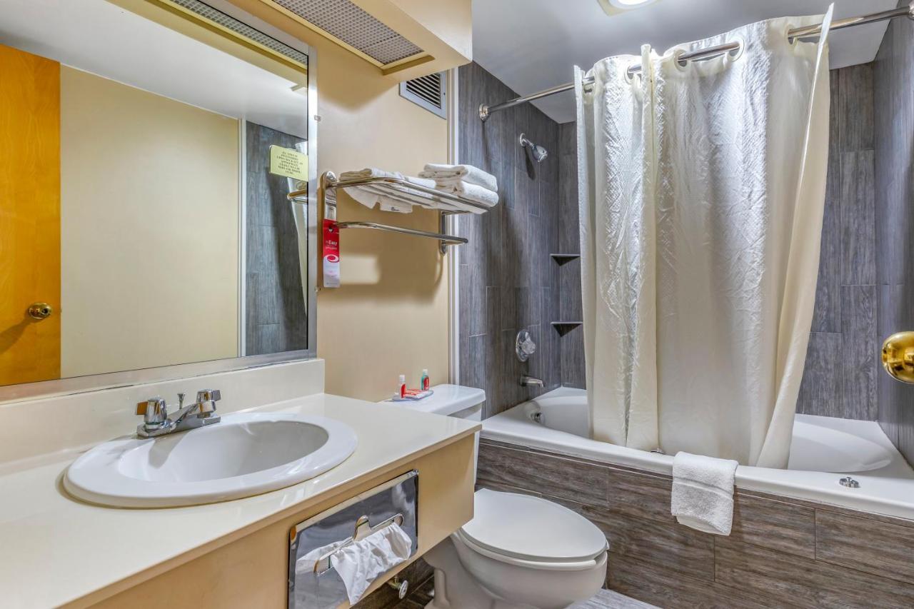 Hotel Econo & Southern Pines