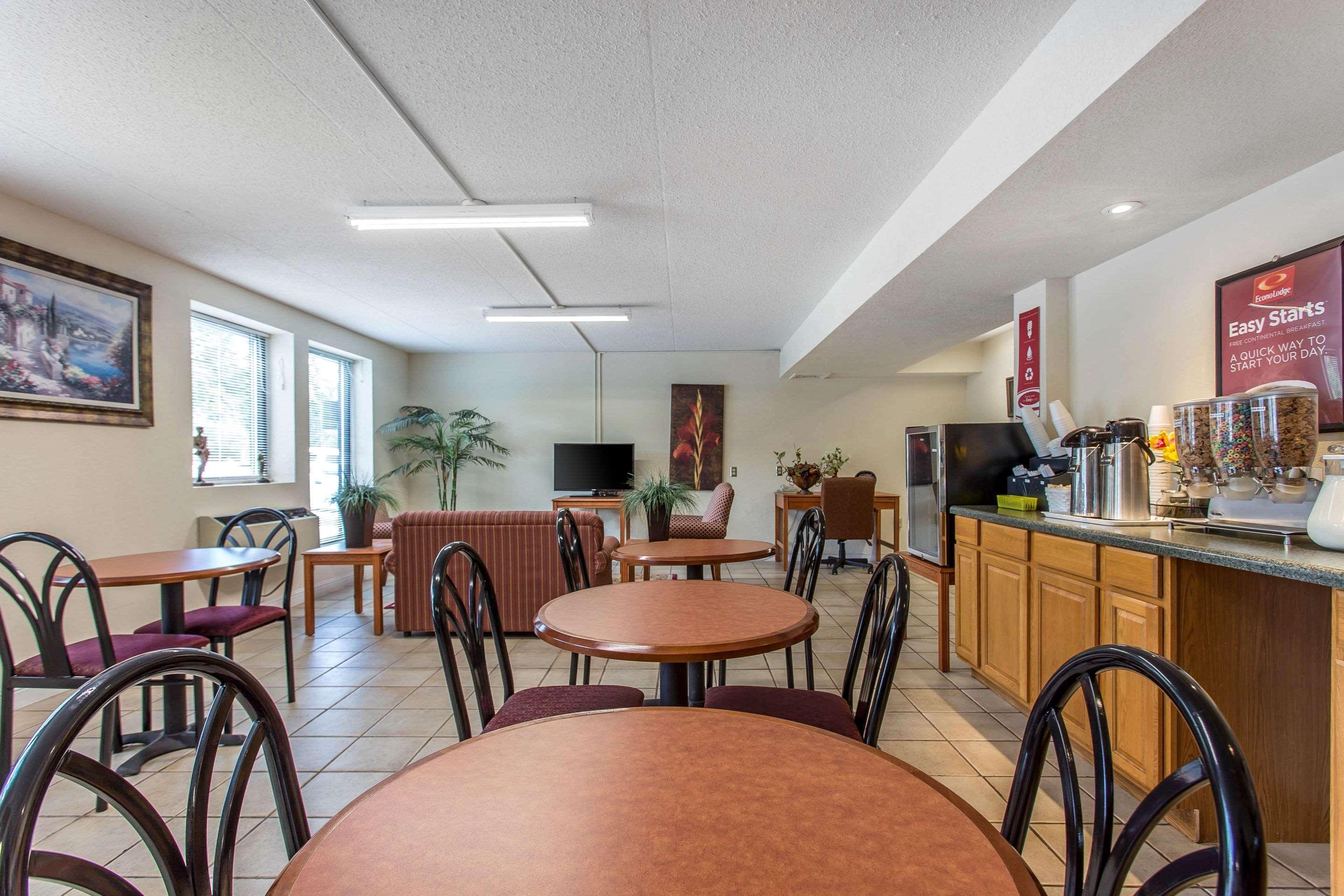 Hotel Econo & Southern Pines