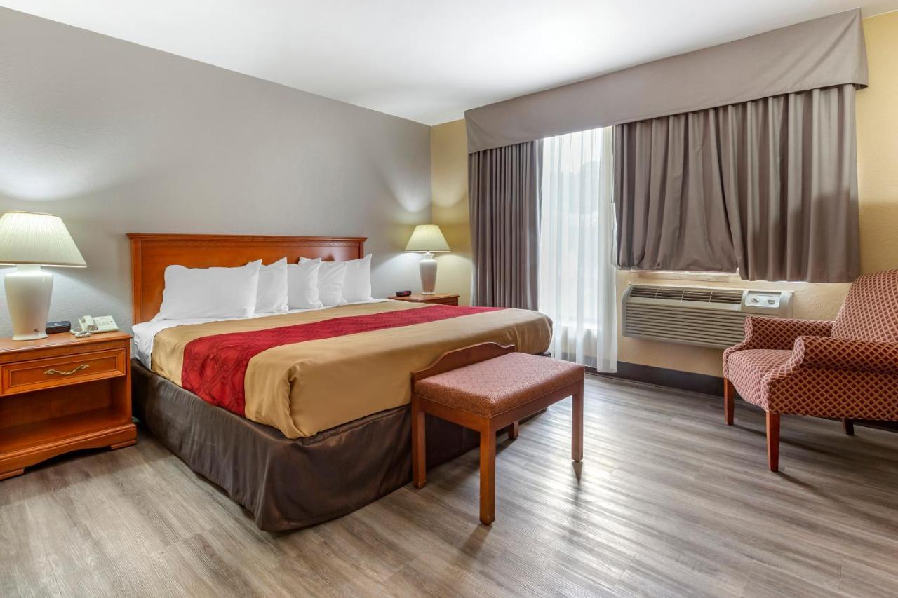 Hotel Econo & Southern Pines