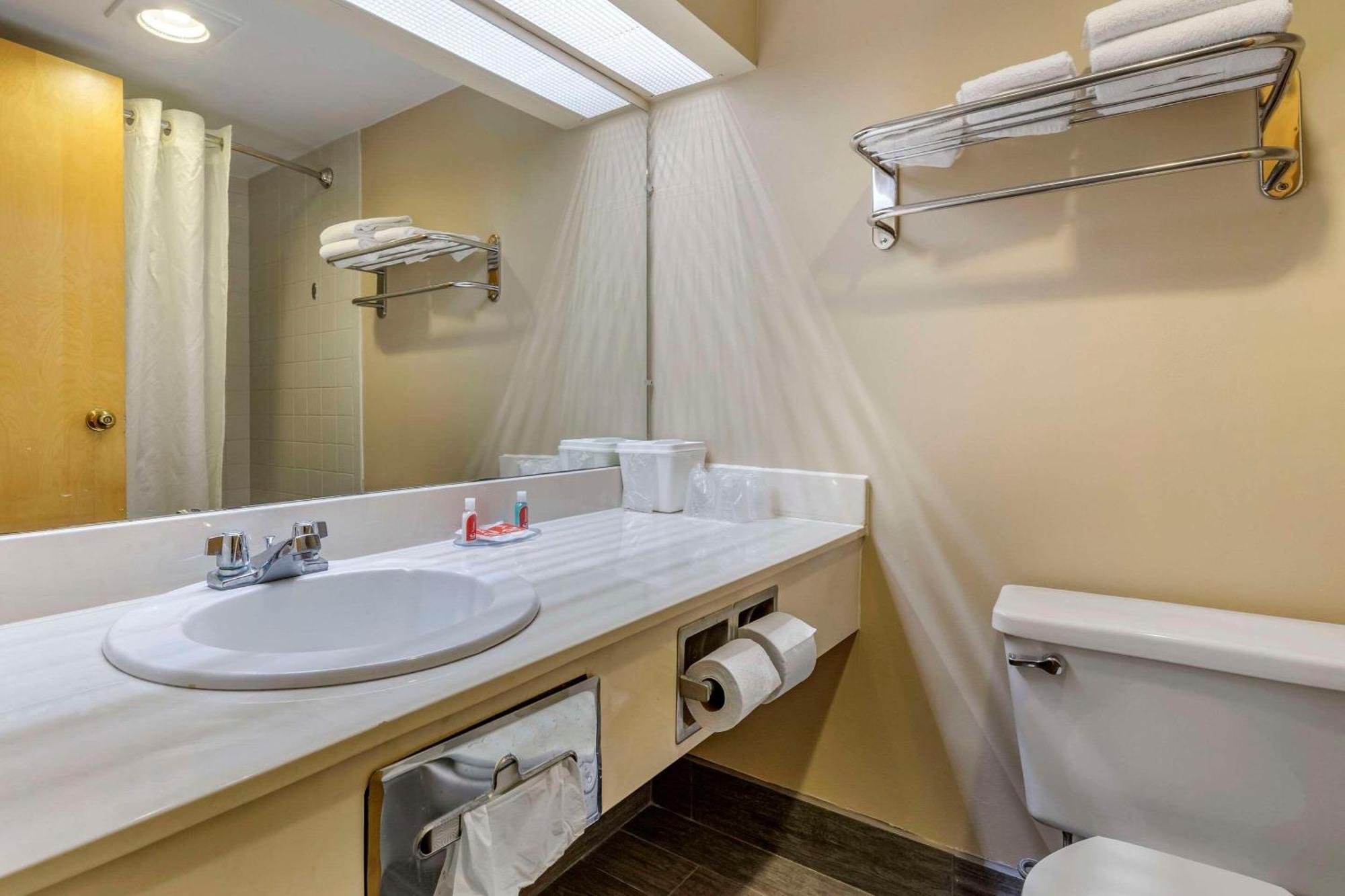 Hotel Econo &